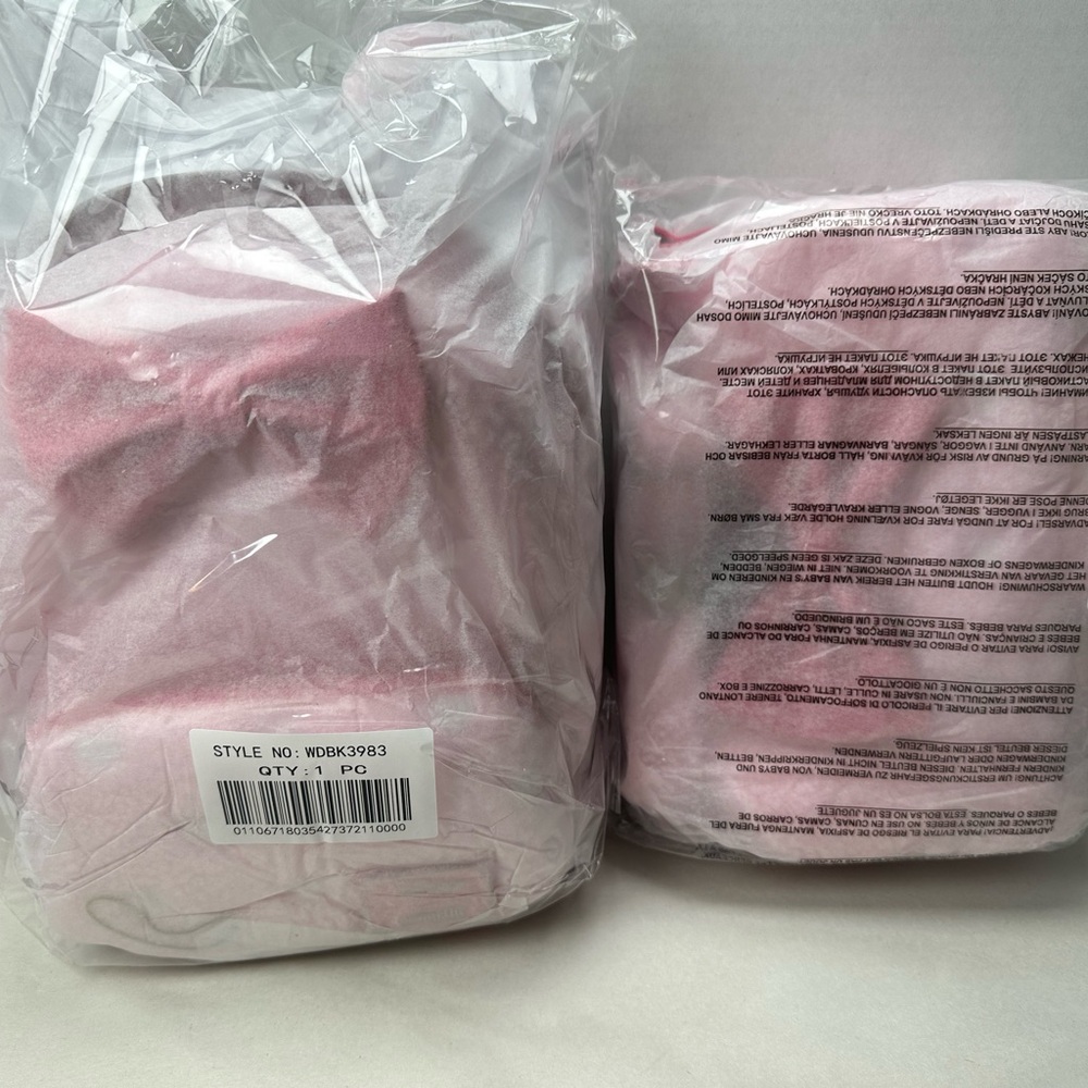 Loungefly Minnie Mouse Exclusive Hearts Strawberry Scented Sherpa Bundle - Picture 13 of 13